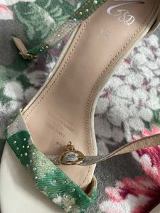 Gorgeous Floral Heels - Size 6