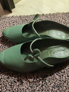 BEAUTIFUL GREEN COLOUR PARTY WEAR OR CASUAL WEA