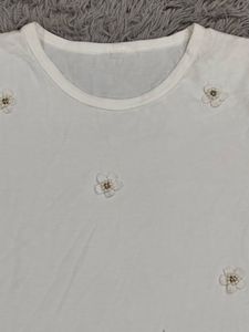 🔥Embellished White T-shirt 👕 🔥