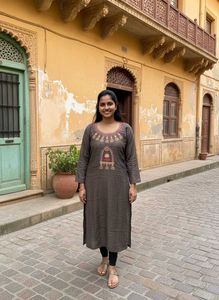 Women Daily Wear Beautiful Kurta