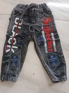 Trendy Distressed Graphic Jeans