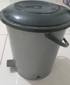 Garbage Rolls, Garbag Tin