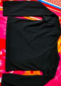 Black square neck crop top 🖤