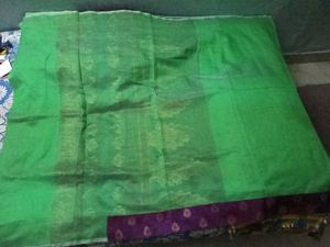 GentlyUsed GreenWithPurpleBorder  LeafPattern Sare