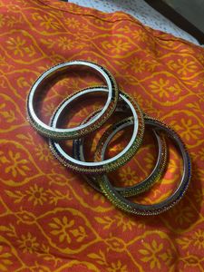 4 Peice Of Multicolour Bangles