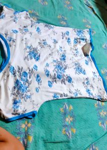 Floral Print Sleeveless Top