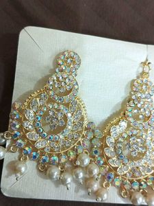 Earings+ Tika