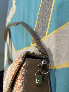 classy Slingbag