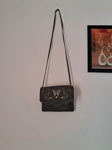 Black Slingbags for Women