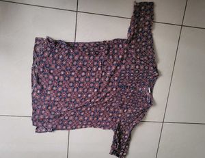 Patterned Women&#39;s Top
