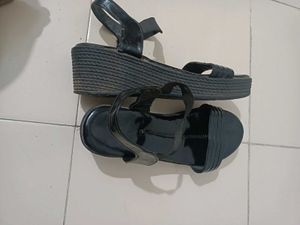 Chic Black Wedge Sandals