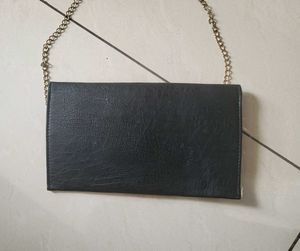 Chic Black &amp; Gold Chain Clutch