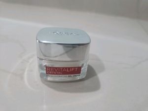 Loreal Paris Revitalift Crystal  Moisturizer