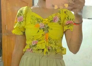 Prettiest Top 💛✨