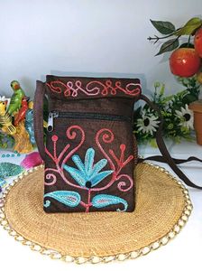 🪡Kashmiri Handcrafted Aari Embroidered Sling Bag