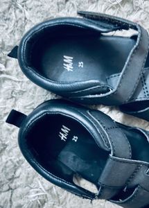 H&amp;M Kids Black Fisherman Sandals - Size 25