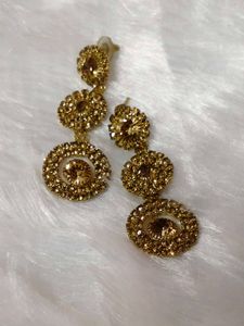 women necklace with earrings