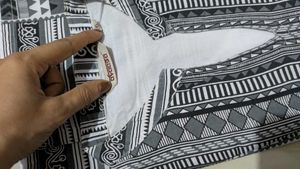 Elegant Black &amp; White Kurta