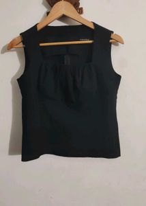 Sleeveless Black Blouson