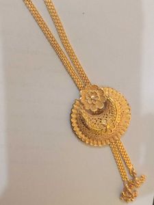 Elegant Gold Necklace