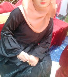 Elegant Black Abaya New Condition