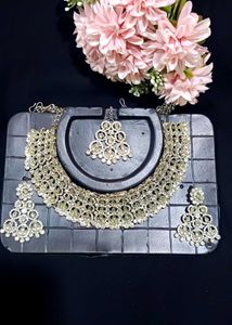 Bridal Necklace Set With Earings And Mantika