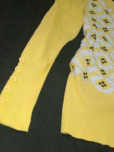 Yellow korean sweater🎀💛