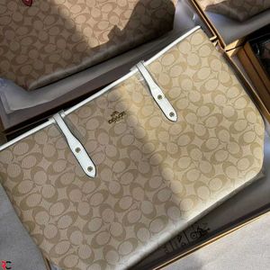 COACH TOTE BAG IN SIGNATURE CANVAS WD BOX