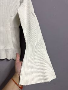 turtle neck bell bottom sleeve highneck