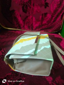 Classy Sling Bag ✨👜