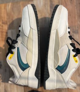 Red Tap  Sneakers 👟  with orignal Box 📦