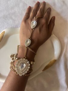 Kundan Look Haathphool