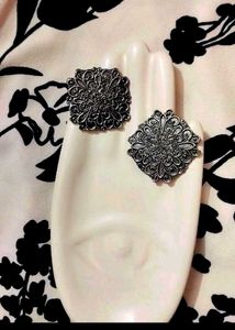 Set Of 2 Vintage Earrings