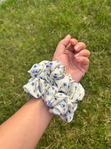 🪞🎀🌷🌸Pinterest Floral  Scrunchie 👙🎀
