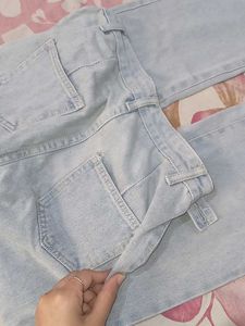 Light Wash High-Waisted Jeans From URBANIC