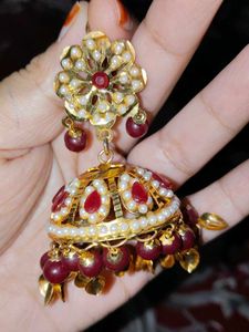 Jhumka Earrings With Maangtikka