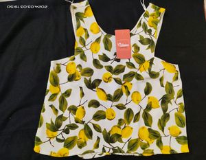 Trendy Floral Crop Top - S