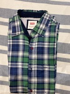 Levi&#39;s Plaid Shirt