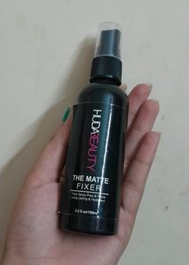 Huda Beauty Fixer