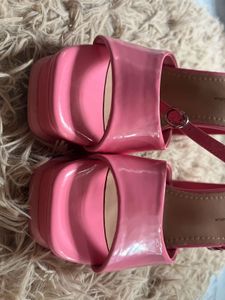 🎀New Pink Barbie Platform Heels
