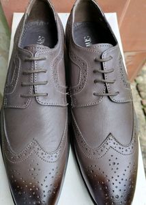 Size 7 Leather Shoe