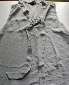 FOREVER 21Sleeveless Tie-Neck Top