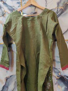 Elegant Green Embroidered Kurta large