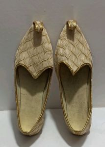 Elegant Ethnic Mojari Shoes