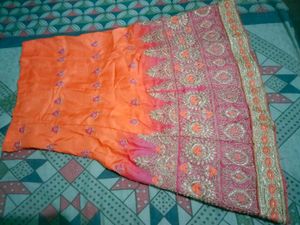 Embrodierd Lehanga choli.