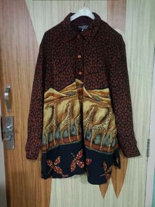 imported giraffe 🦒 print long shirt