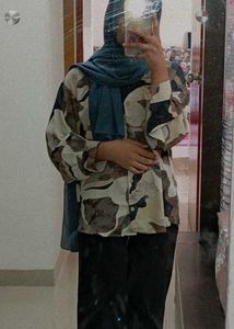 Abstract Print Button-Down