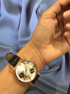 Floral Accent Wristwatch