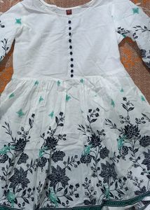 Pretty White Floral Print Top