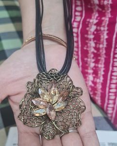 Neckpiece